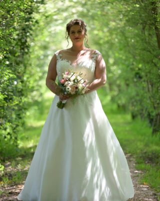 Een “Mariages” bruid aan het woord. 

Hallo,

Zoals beloofd nog een paar foto's van onze grote dag. Nogmaals ontzettend bedankt voor alle hulp en deze prachtige jurk.

Nog een fijn weekend gewenst!

Met vriendelijke groet,

Kayla