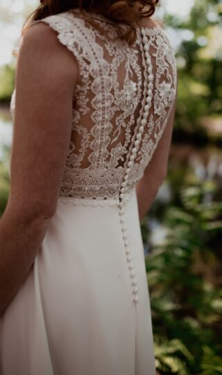 Een "Mariages" bruid aan het woord:

Hoi hoi,

Alweer 2 maanden geleden, maar toch wilde ik deze mooie foto's nog even delen. Ben heel blij dat ik mijn trouwjurk bij jullie heb uitgezocht. Wil jullie nogmaals bedanken voor de hulp en het geduld wat jullie met mij hadden 😄 Ben achteraf heel blij met de keuze van de trouwjurk!

De foto's zijn gemaakt door Melissakroezenfotografie 

Liefs,
Lennard & Roelanda Kreeft

Bruid: @roelannn
Jurk: @mariages_bruidsmode 
Fotografie: @melissakroezenfotografie

#mariages_bruidsmode #mariages #trouwen #trouwjurk #bruid #bruidsjurk #bruidswinkel #love #realbride #verloofd #sayyestothedress  #vierdeliefde #drenthe #friesland #groningen #overijssel #liefde #trouwenin2023 #trouwplannen #trouwenindrenthe #beautiful #feest #bruiloft #vintage #hoogeveen #bruidsatelier
#mariagesbruid #♥️
#wedding #weddingdress