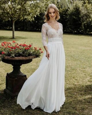 🤍 Mouwen van Chantillykant🤍

Ben jij opzoek naar je droomjurk met mouwen? 
Dan ben jij bij Mariages aan het juiste adres. 

Bijvoorbeeld model Sympathy uit de collectie van @whiteonebridal
Een sierlijke jurk, perfect voor lentebruiloften! Ellebooglange mouwen voor bruiden die hun bovenarmen bedekt willen houden.  Delicaat Chantilly-kant op het lijfje met een flirterige keyhole rug bovenop een vloeiende A-lijn rok van chiffon.
Op zoek naar iets stijlvols, betoverends en elegants?
Nieuwsgierig naar deze bruidsjurk of één van onze andere bruidsjurken met mouwen? Maak dan snel een afspraak en ontdek onze collectie.

Kijk op www.mariages.nl en plan je afspraak. Bellen voor een afspraak kan ook.
Mariages bruidsmode 
Tel: 0528-233344
Mail: info@mariages.nl 
♥️ ♥️ ♥️

@mariages_bruidsmode 
@jennekedrooglever
@elsoosterloo 
@saskiazwiggelaardogger

#mariages_bruidsmode #mariages #trouwen #trouwjurk #bruid #bruidsjurk #weddingdress #wedding #bruidswinkel #bride #bridalshop #bruidsatelier #atelier #whiteonebridal #love #verliefd #verloofd #sayyestothedress #Hoogeveen #bridetobe #vierdeliefde #drenthe #friesland #groningen #overijssel #nieuwecollectie #liefde #trouwenin2023 #chantillylace #trouwenin2024